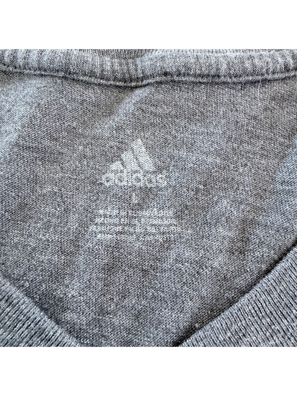 Oklahoma City Thunder OKC Adidas Women’s L Gray V-Neck T-Shirt NBA Basketball - Picture 3 of 4